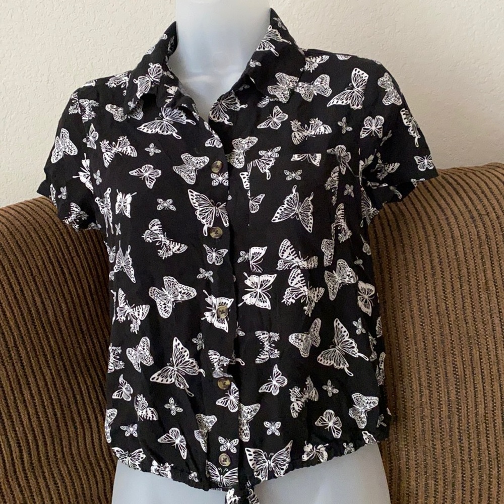 Cute butterfly print shirt